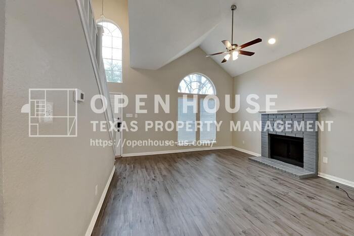 6301 Shorecrest Dr - Photo 4 of 20