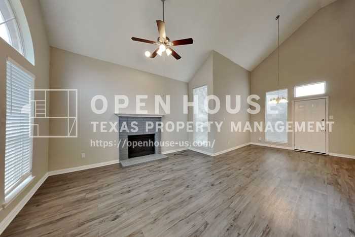 6301 Shorecrest Dr - Photo 6 of 20