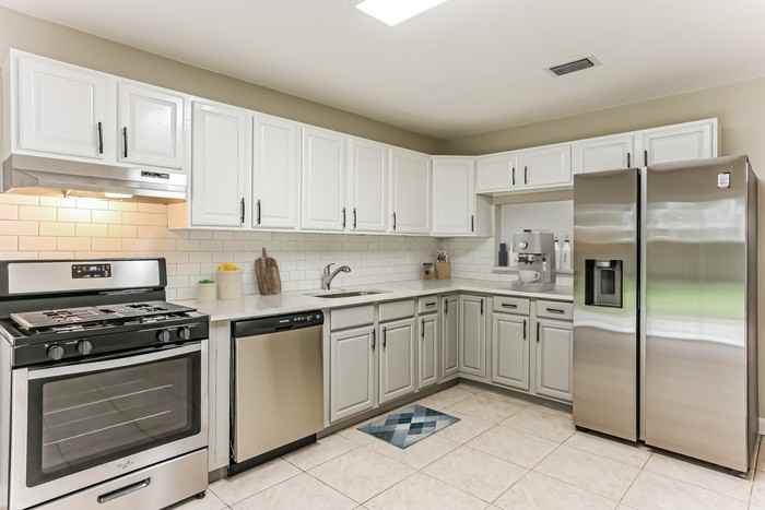 7398 Willow Springs Cir E - Photo 3 of 18