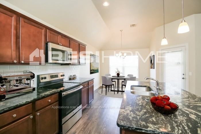 8093 Brighton Ave - Photo 4 of 24