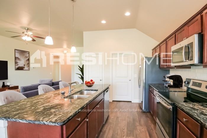 8093 Brighton Ave - Photo 5 of 24