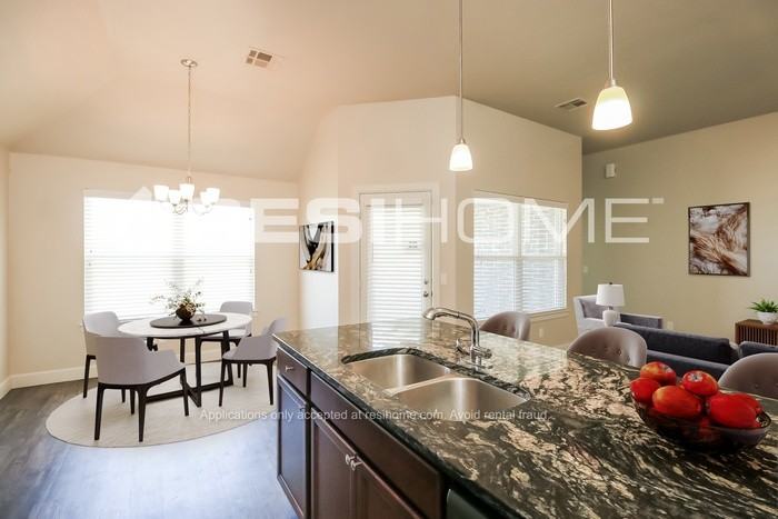 8093 Brighton Ave - Photo 6 of 24