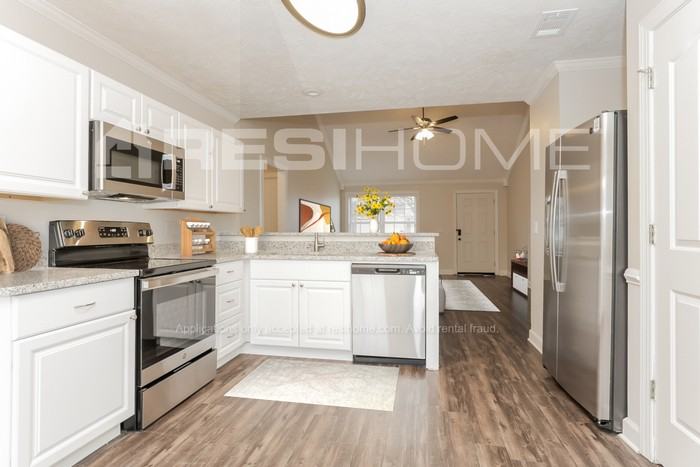 1184 Saint Andrews Dr - Photo 2 of 16