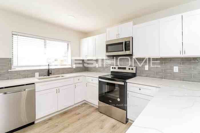 7430 Elderberry Ln - Photo 2 of 18