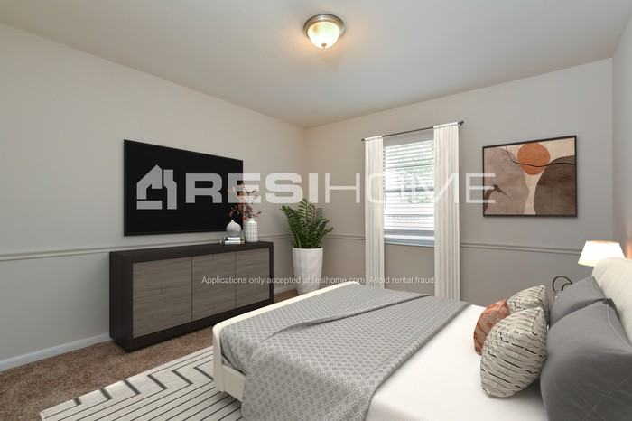 1563 Yvonne St - Photo 7 of 17