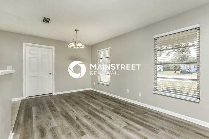 686 Hager St - Photo 5 of 16