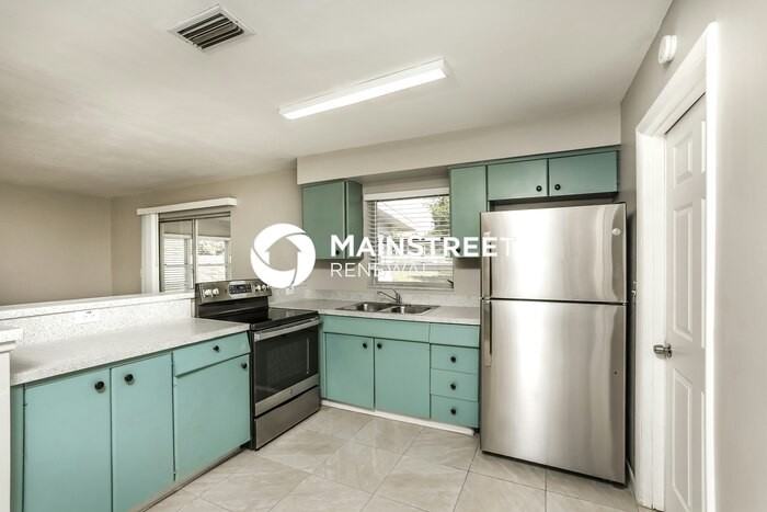 686 Hager St - Photo 6 of 16