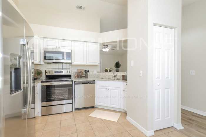 257 Oakview Ave - Photo 2 of 16