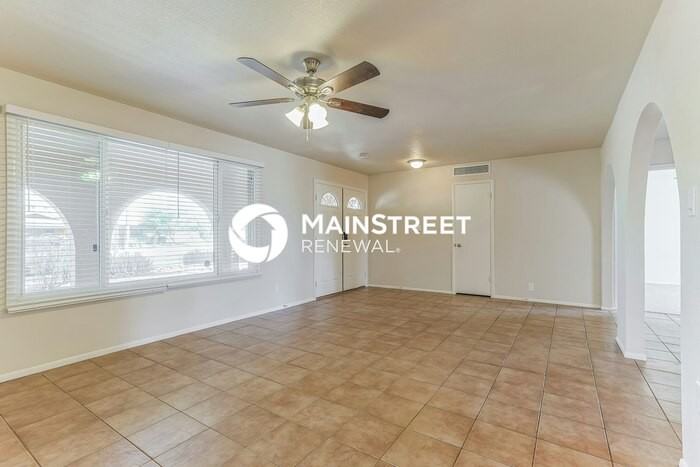 2515 E Del Rio Dr - Photo 2 of 16