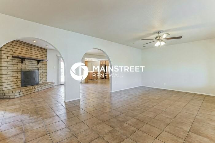 2515 E Del Rio Dr - Photo 3 of 16