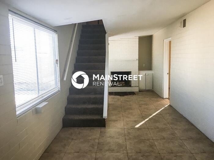 3434 E Polk St - Photo 5 of 22