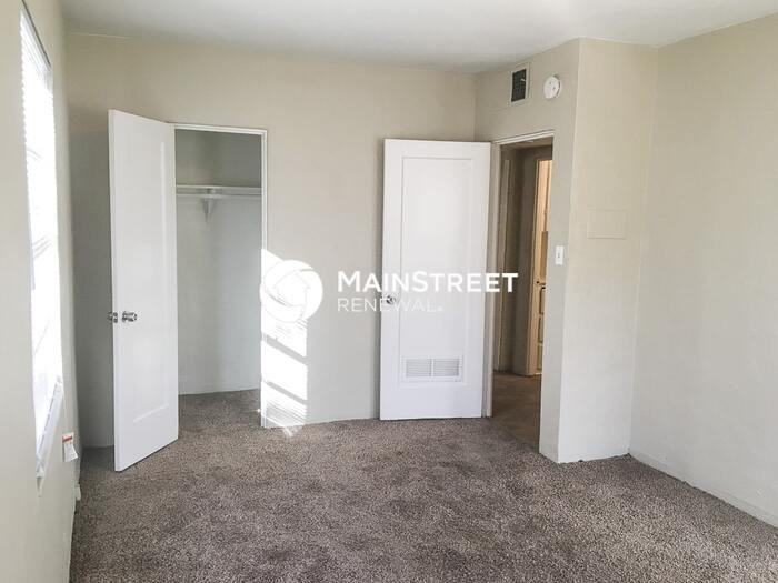 3434 E Polk St - Photo 7 of 22