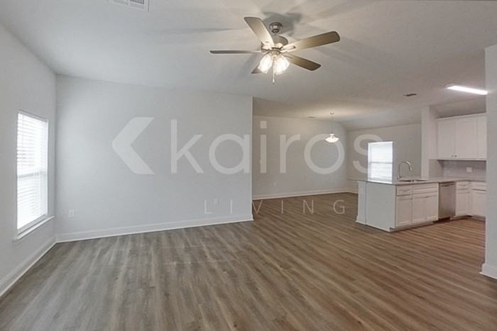 8040 Hendrick Dr - Photo 2 of 21