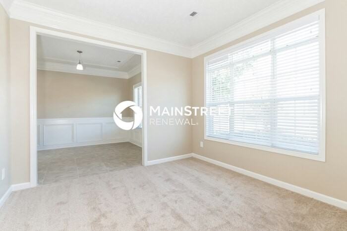 241 Derby Dr - Photo 3 of 15