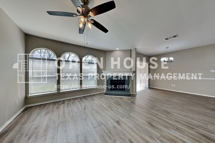 1502 Cheyenne Trl - Photo 4 of 22