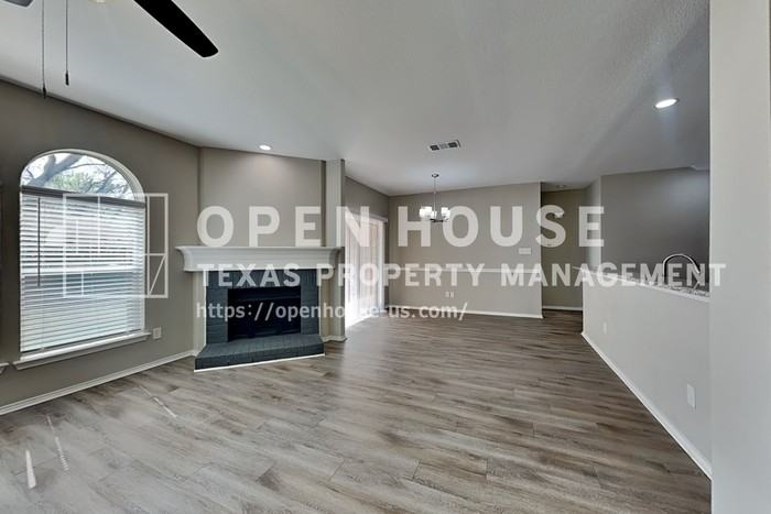 1502 Cheyenne Trl - Photo 5 of 22