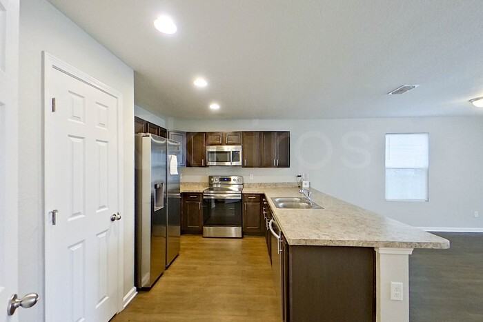 1349 Mull St - Photo 2 of 5