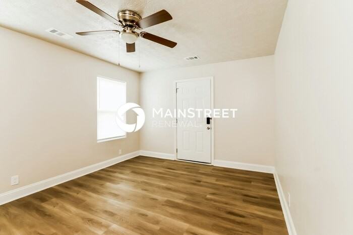 3818 Bank St - Photo 4 of 16