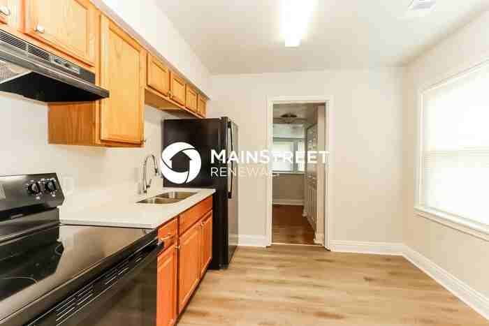 3818 Bank St - Photo 7 of 16