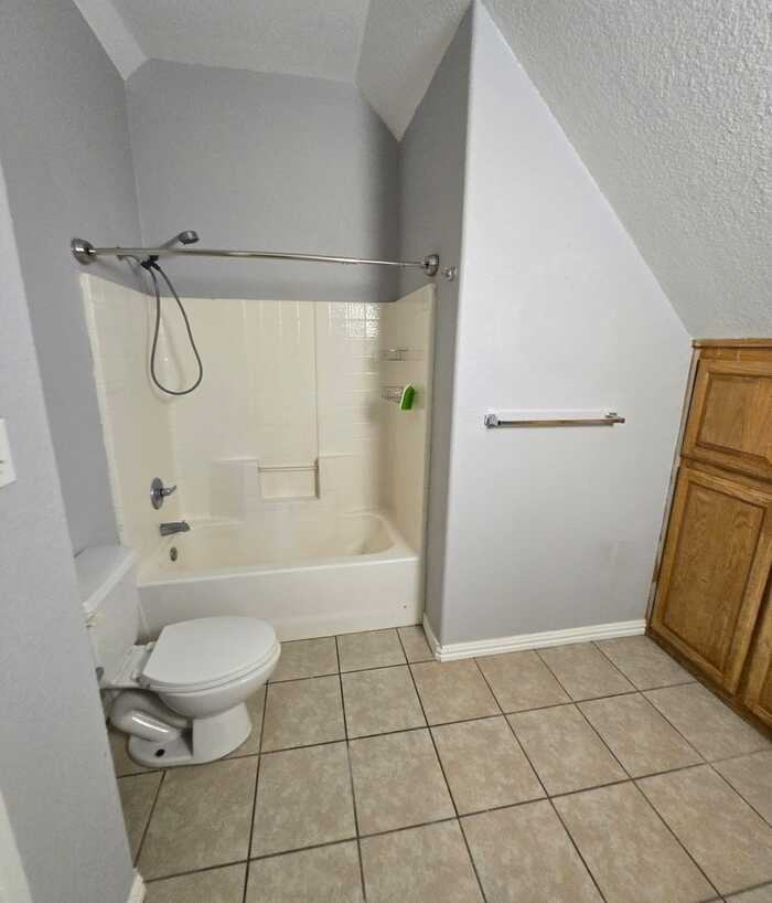 11018 Shady Oaks Dr - Photo 2 of 12