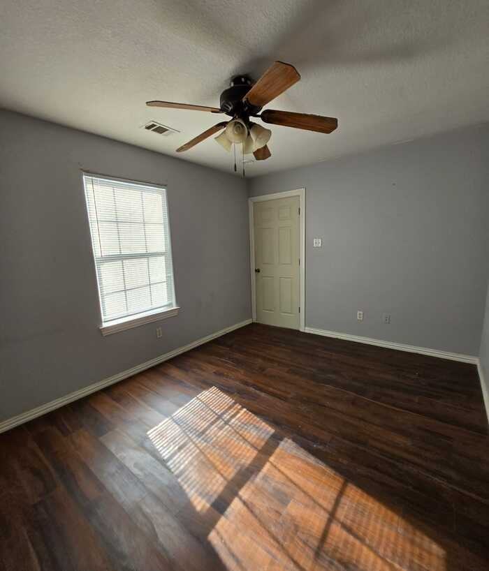 11018 Shady Oaks Dr - Photo 3 of 12