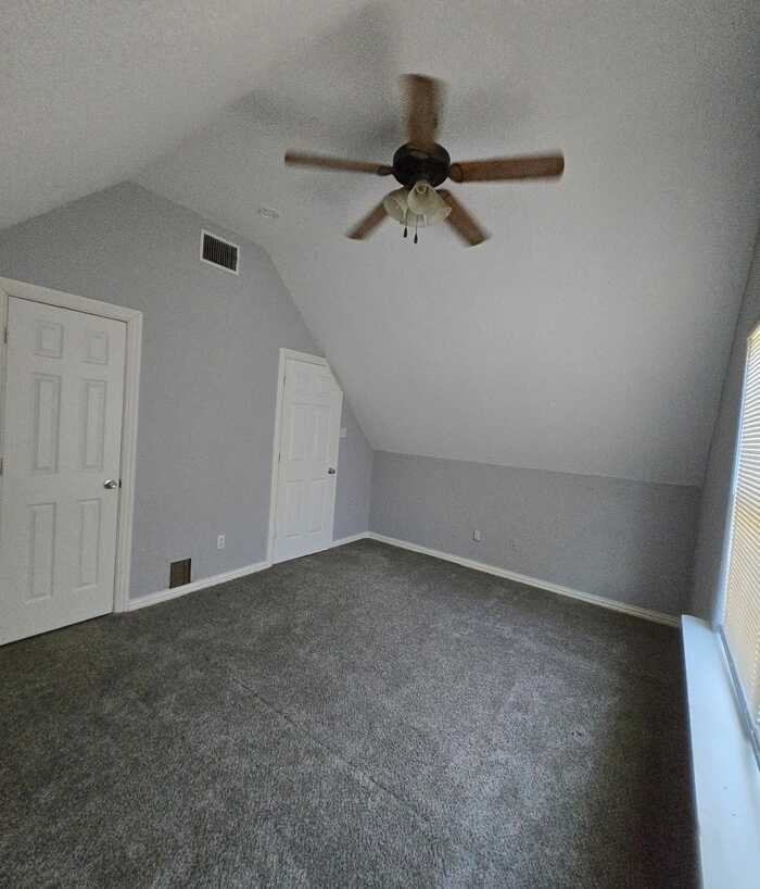 11018 Shady Oaks Dr - Photo 4 of 12