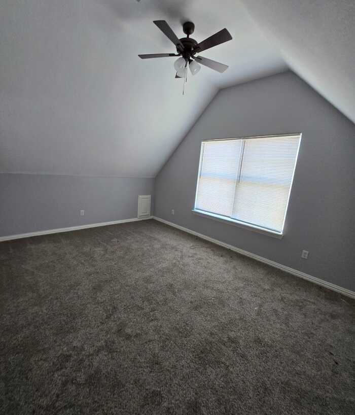 11018 Shady Oaks Dr - Photo 5 of 12