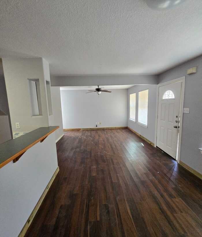 11018 Shady Oaks Dr - Photo 6 of 12