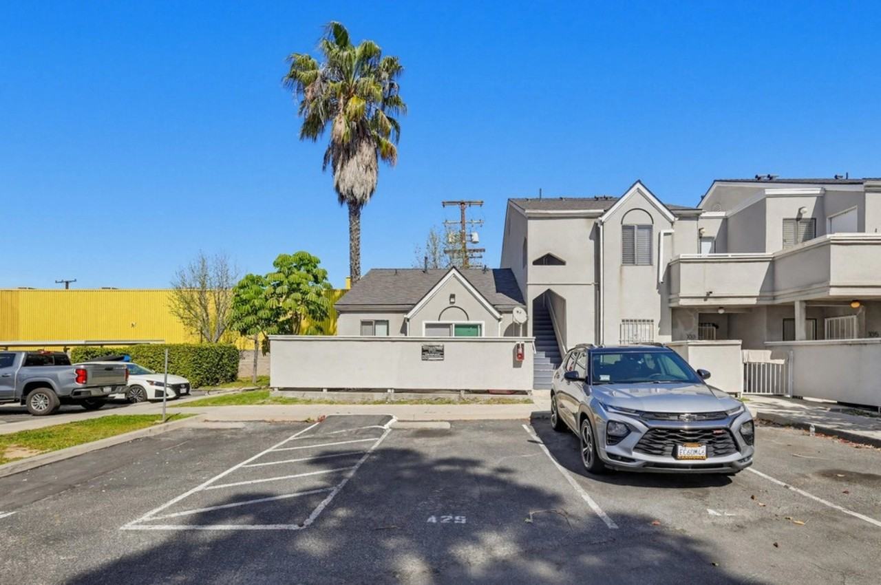 11208 S Western Ave - Photo 4 of 50