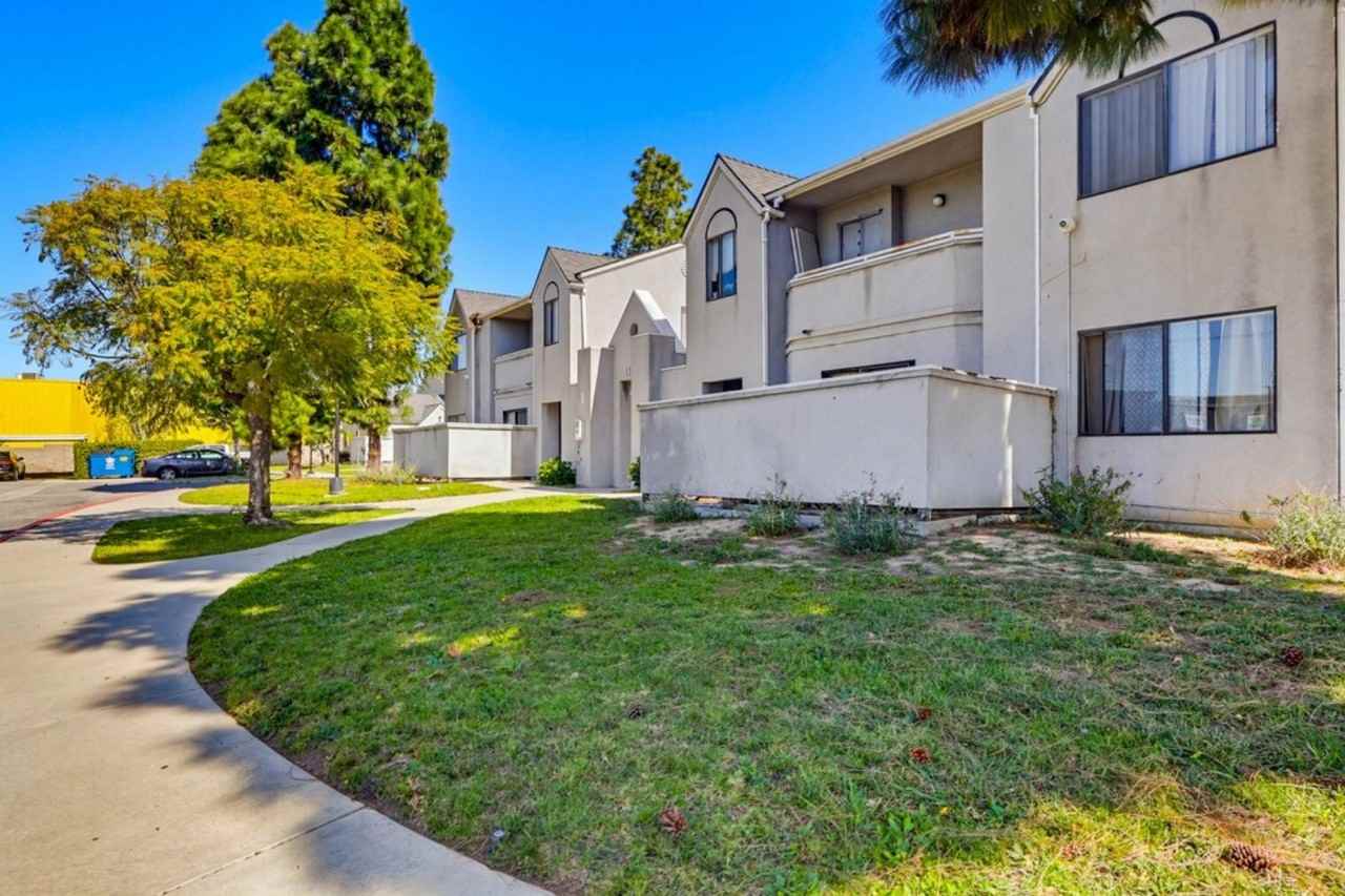 11208 S Western Ave - Photo 7 of 50