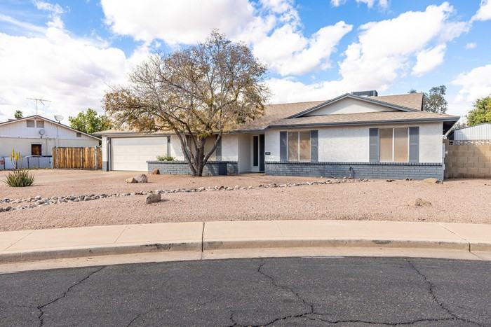 1340 E Garnet Cir - Photo 3 of 40
