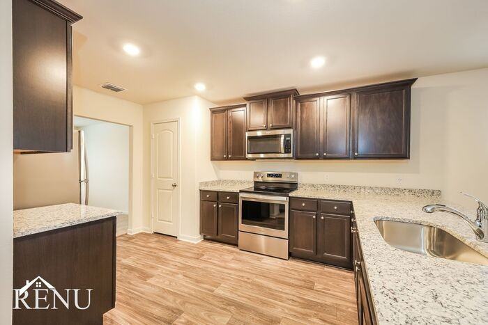 10922 Chatham Ct - Photo 3 of 24