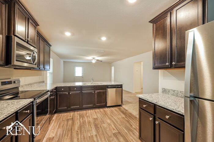 10922 Chatham Ct - Photo 4 of 24