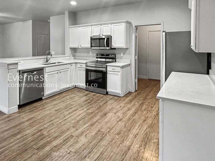 2210 N 91st Ln - Photo 3 of 30