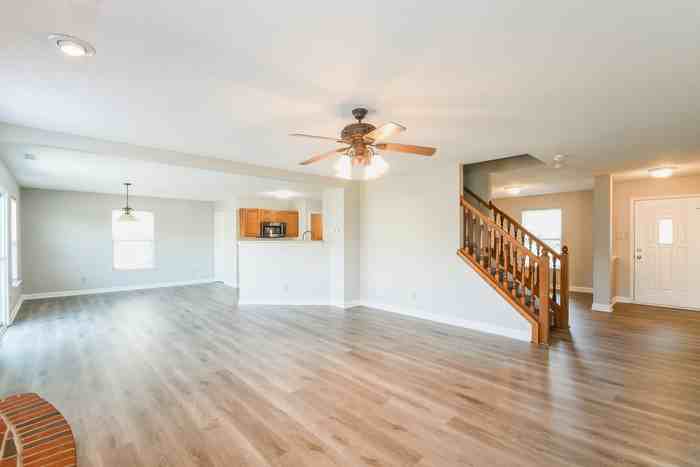 7587 Charlotte Dr - Photo 2 of 10