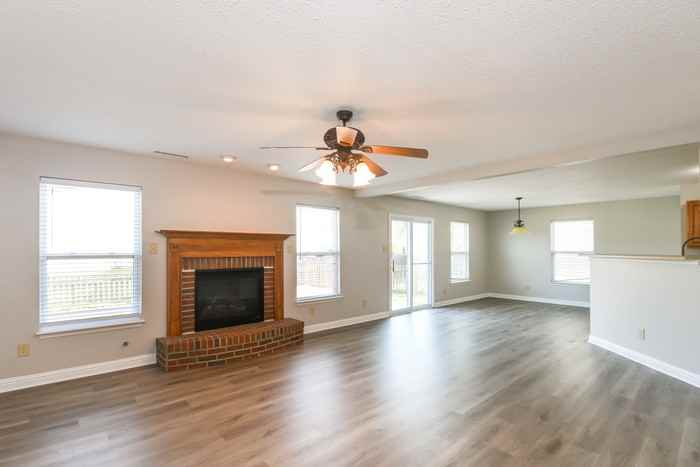 7587 Charlotte Dr - Photo 5 of 10