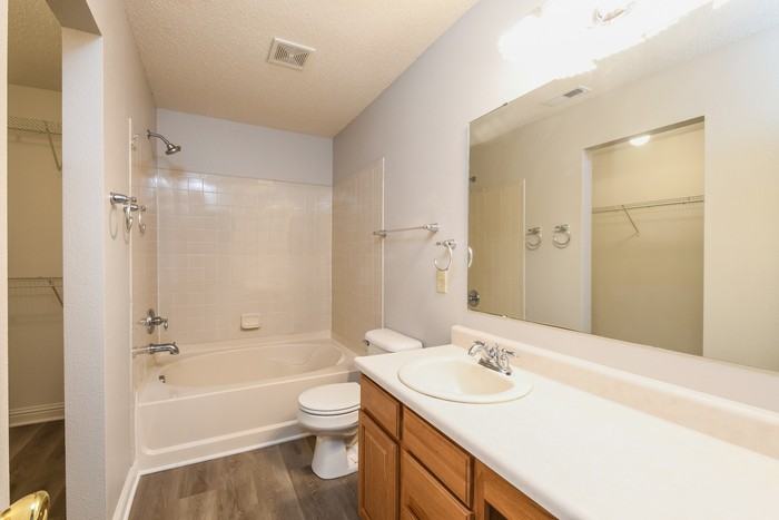 7587 Charlotte Dr - Photo 7 of 10