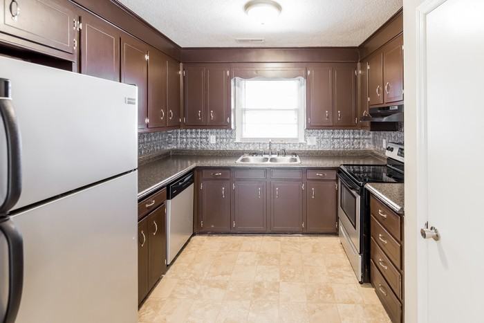 109 Terry Ave - Photo 5 of 10