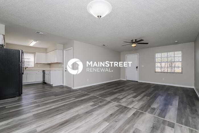 9311 N 12th St - Photo 5 of 16