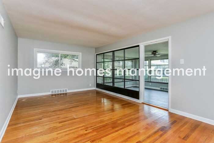 230 Huntleigh Dr - Photo 3 of 16