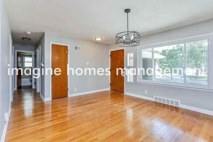 230 Huntleigh Dr - Photo 4 of 16