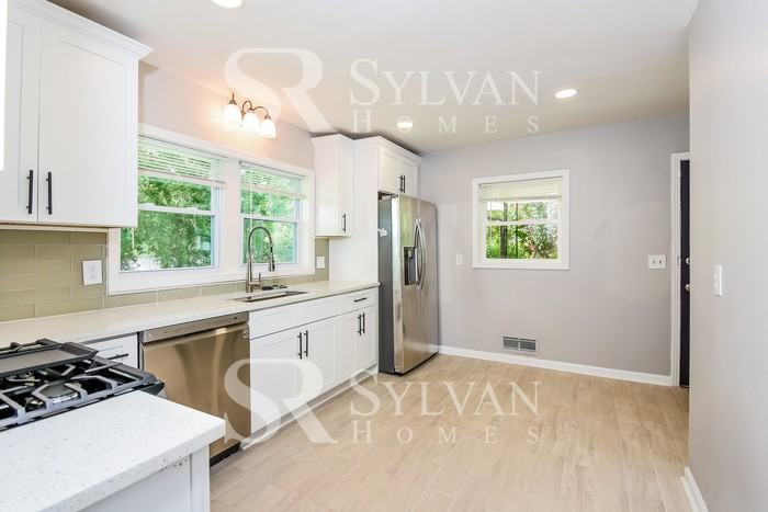 983 Overbrook Cir - Photo 7 of 15