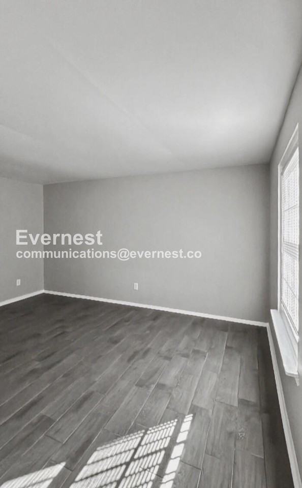 1319 Minefee St - Photo 5 of 17