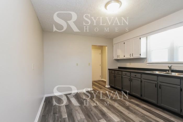 201 N Franklin St - Photo 6 of 16