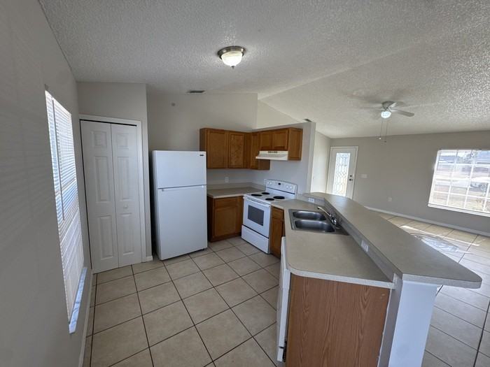 2960 Flynn St - Photo 3 of 12