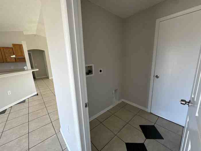 2960 Flynn St - Photo 4 of 12