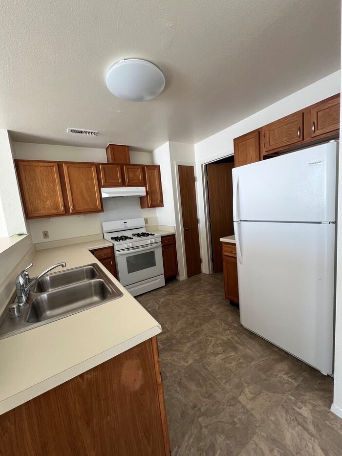 1291 Dakota Dr - Photo 3 of 6