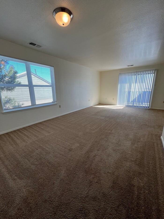 367 Mickelson Ct - Photo 2 of 6