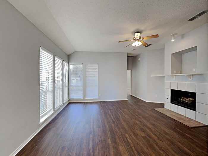 4890 Lodgepole Ln - Photo 4 of 20