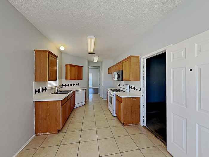 4890 Lodgepole Ln - Photo 6 of 20